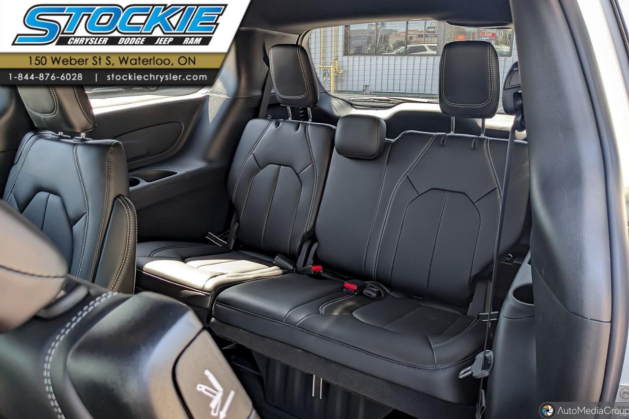 2027 Chrysler Pacifica Select AWD Photo