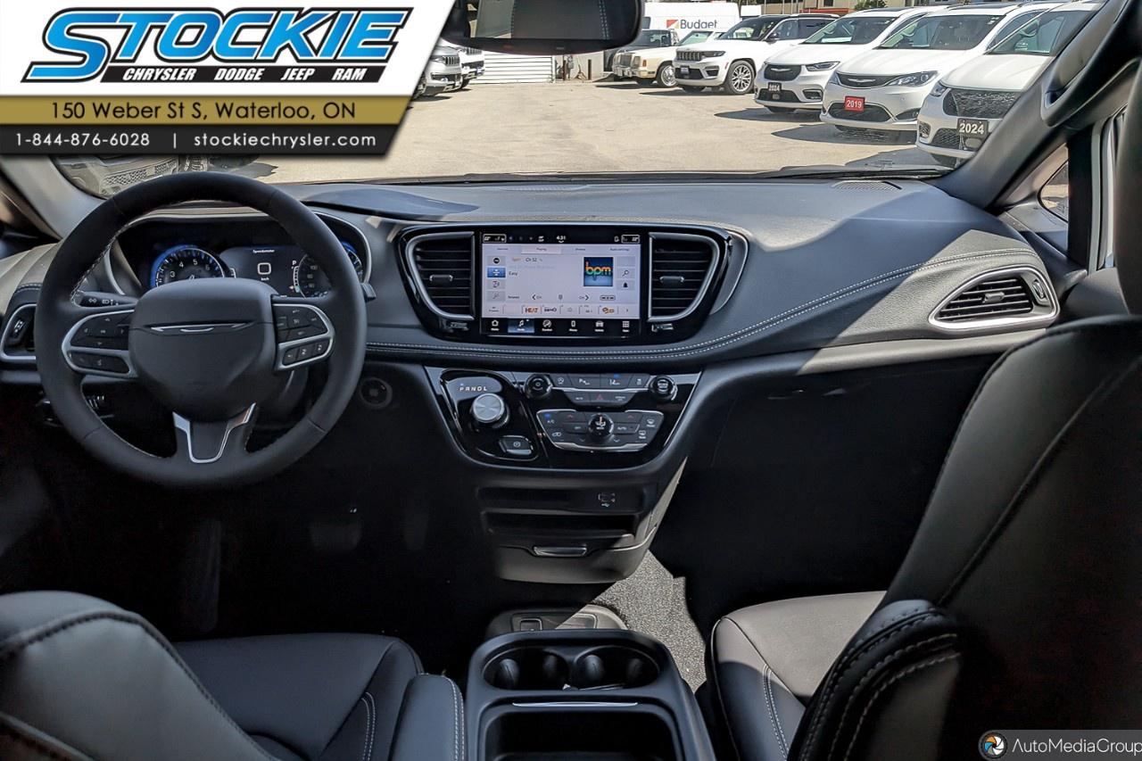 2027 Chrysler Pacifica Select AWD Photo