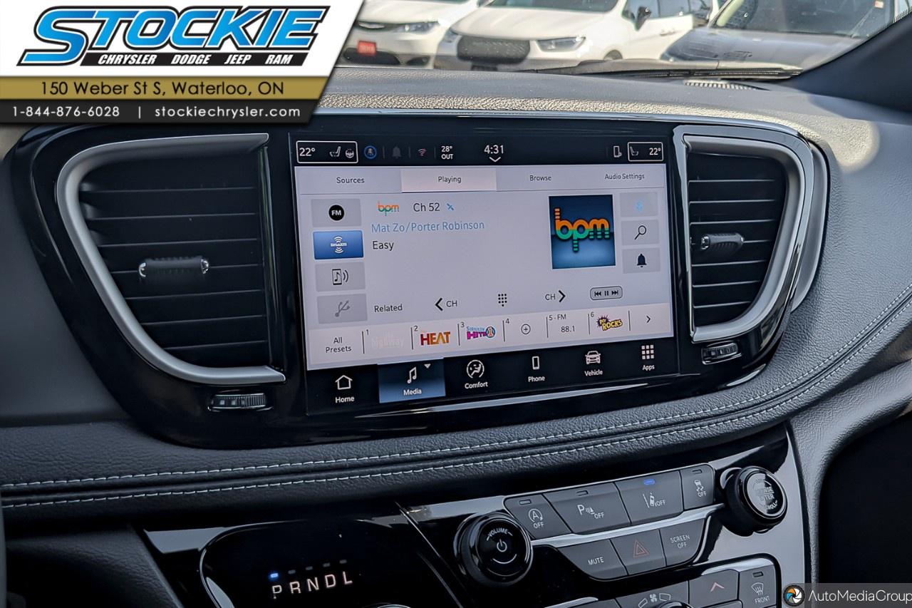 2027 Chrysler Pacifica Select AWD Photo