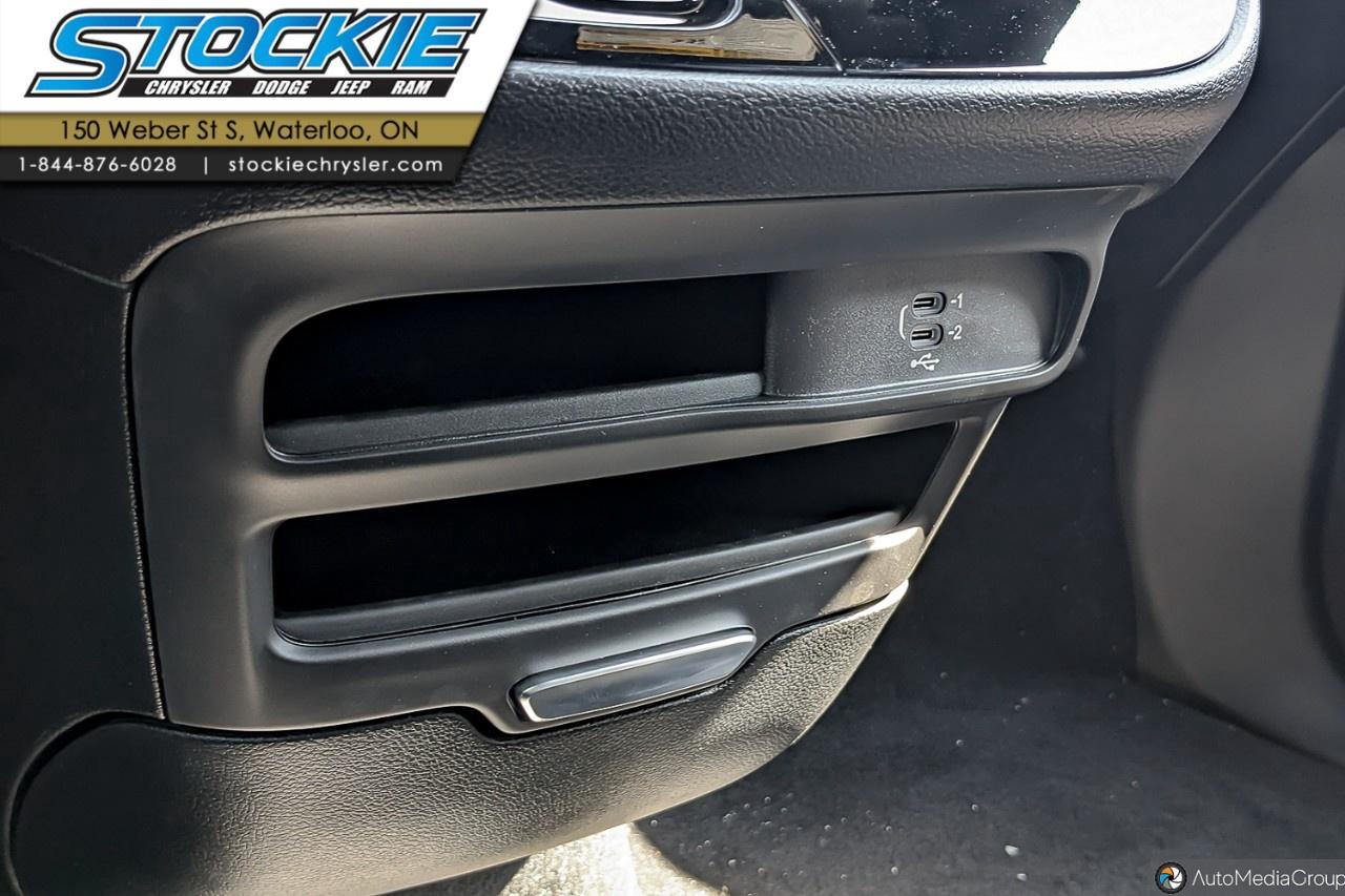 2027 Chrysler Pacifica Select AWD Photo
