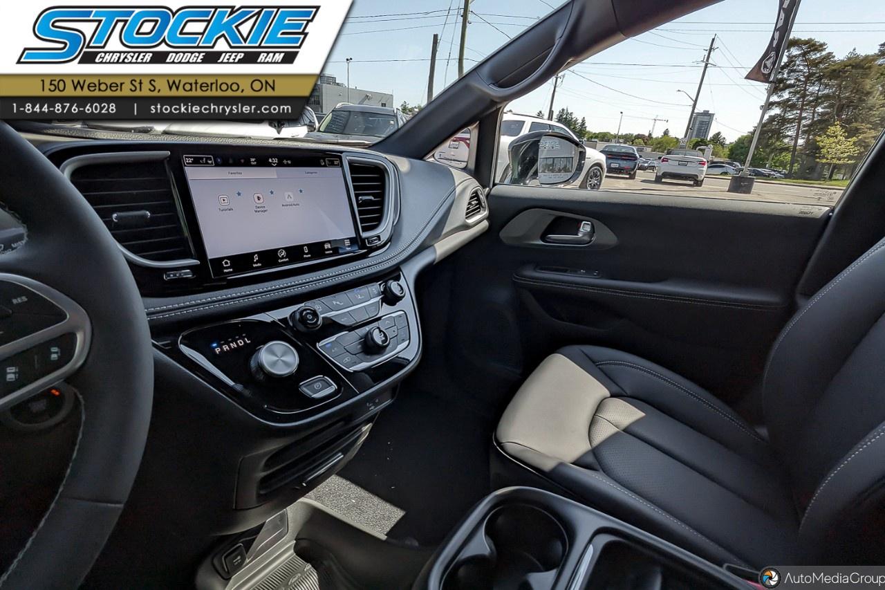 2027 Chrysler Pacifica Select AWD Photo