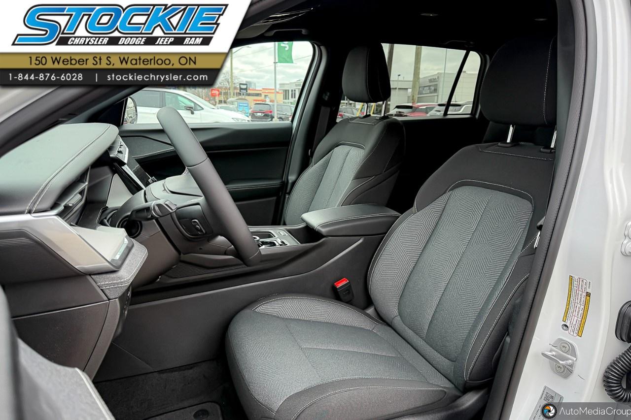 2026 Jeep Cherokee LAREDO 4x4 Photo