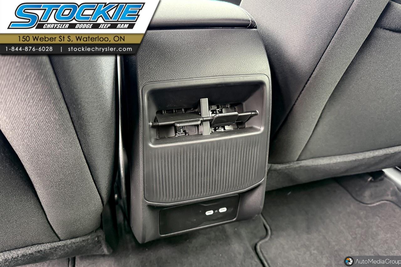 2026 Jeep Cherokee LAREDO 4x4 Photo