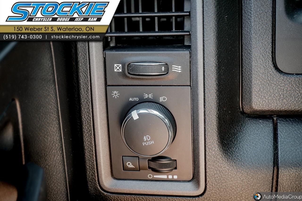 2022 RAM 1500 Classic EXPRESS 4X4 CREW CAB 5'7" BOX Photo