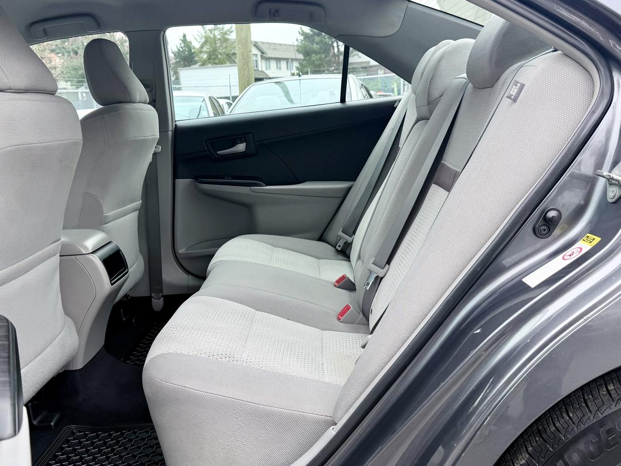2014 Toyota Camry FINANCING AVAILABLE Photo15