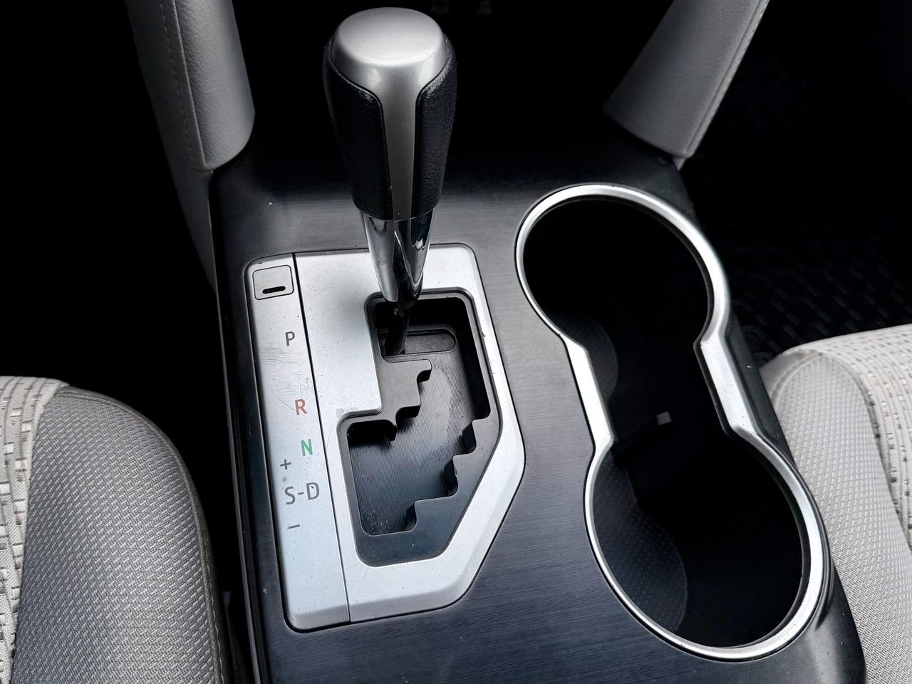 2014 Toyota Camry FINANCING AVAILABLE Photo13