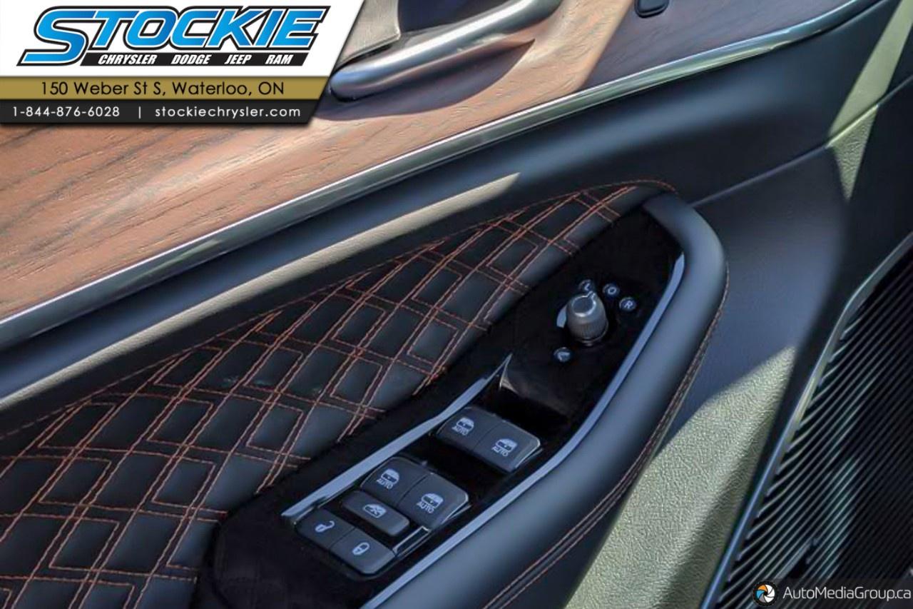 2023 Jeep Grand Cherokee 4xe Summit 4x4 Photo