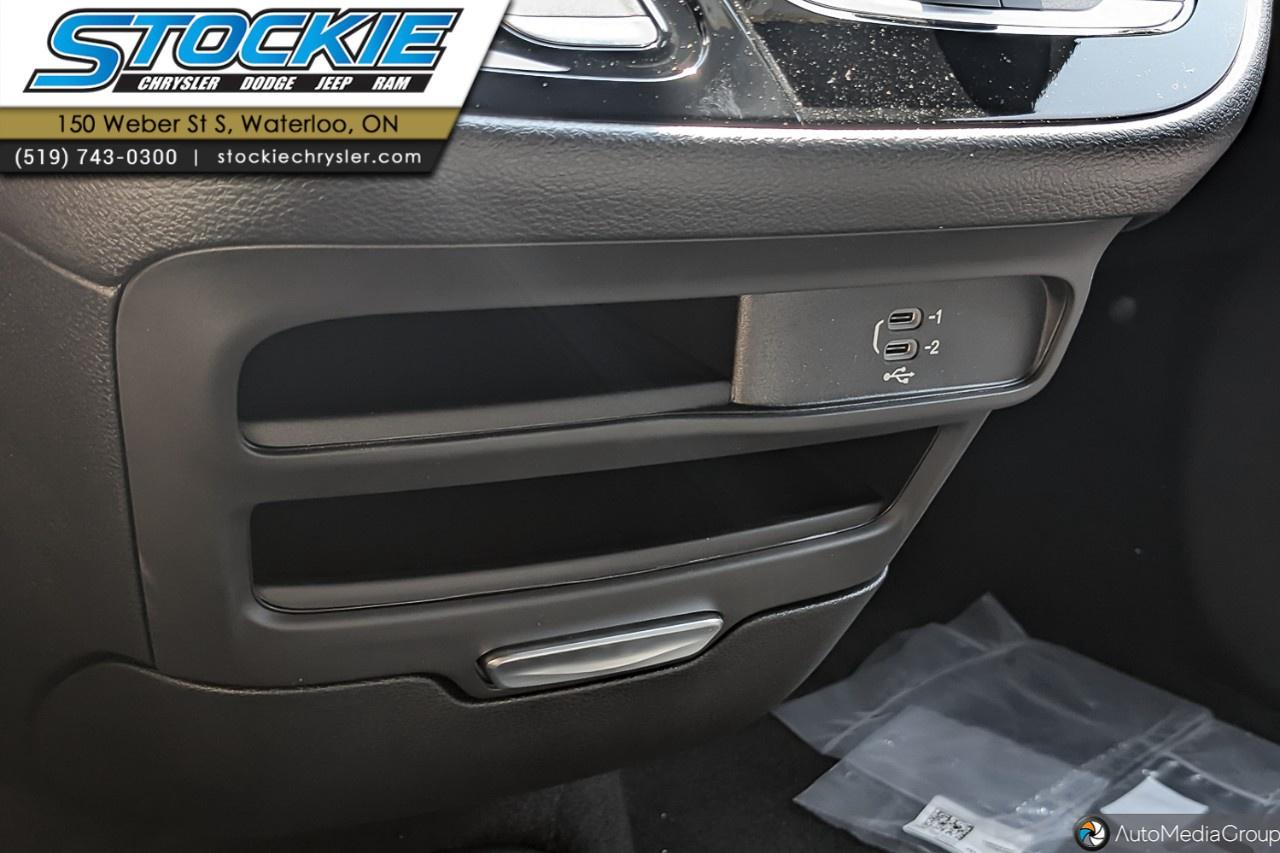 2027 Dodge Grand Caravan SXT 2WD Photo