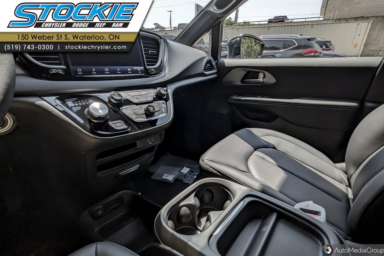 2027 Dodge Grand Caravan SXT 2WD Photo