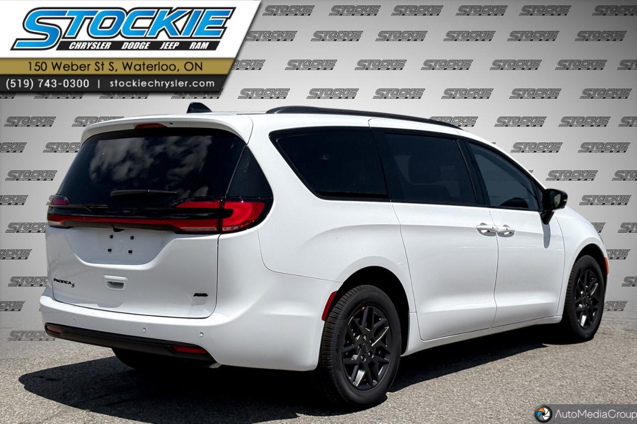 2027 Chrysler Pacifica Select AWD Photo