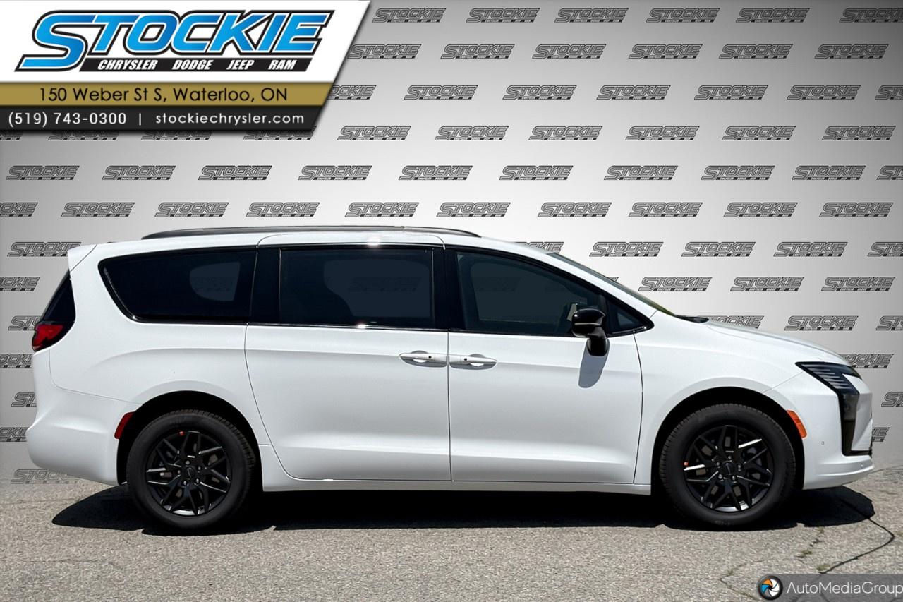 2027 Chrysler Pacifica Select AWD Photo2
