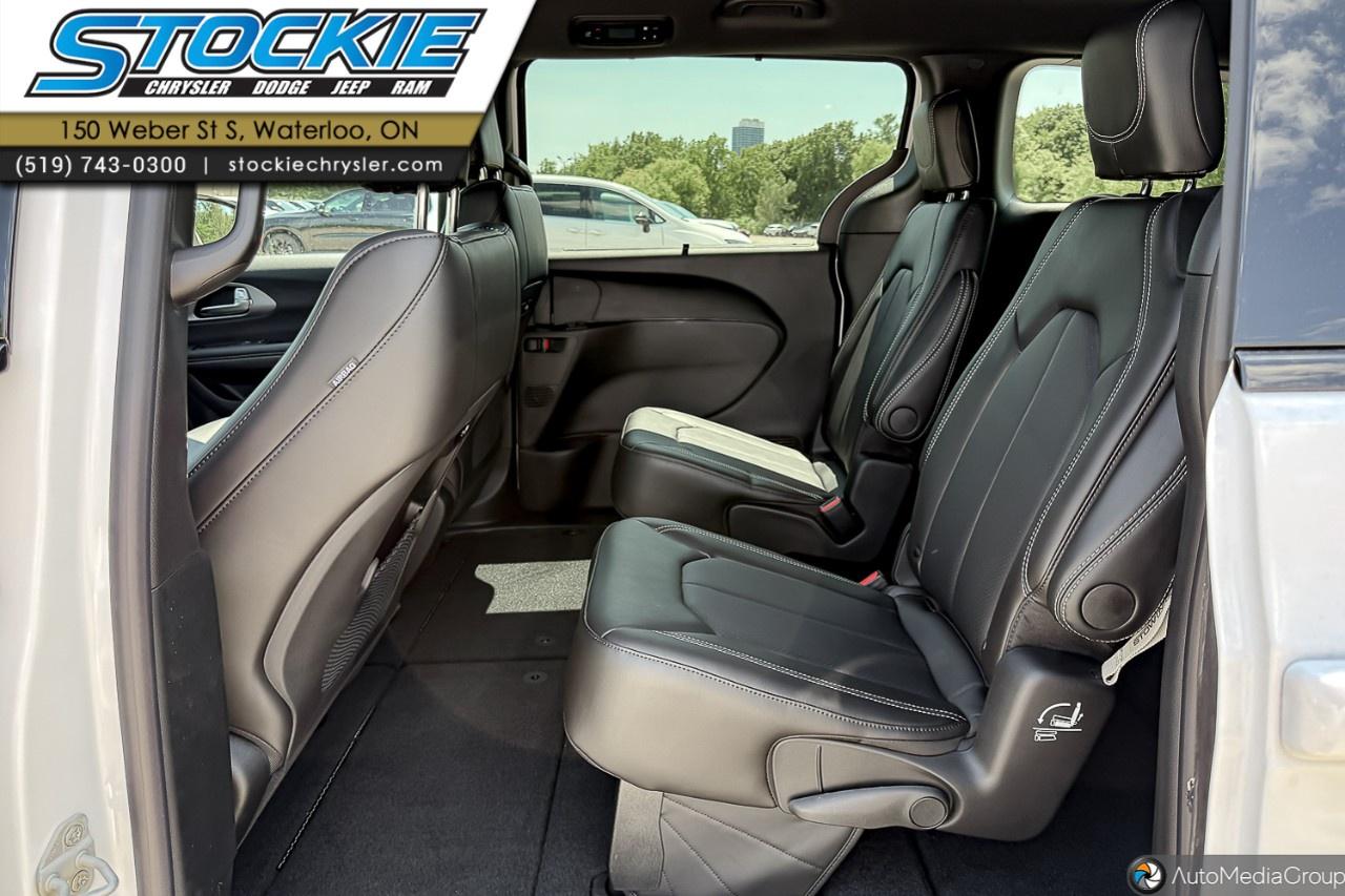 2027 Chrysler Pacifica Select AWD Photo