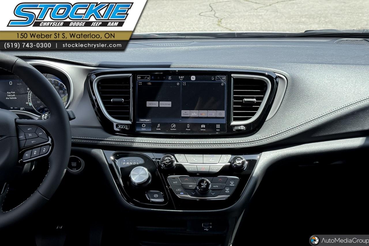 2027 Chrysler Pacifica Select AWD Photo