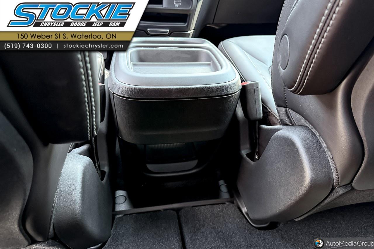 2027 Chrysler Pacifica Select AWD Photo