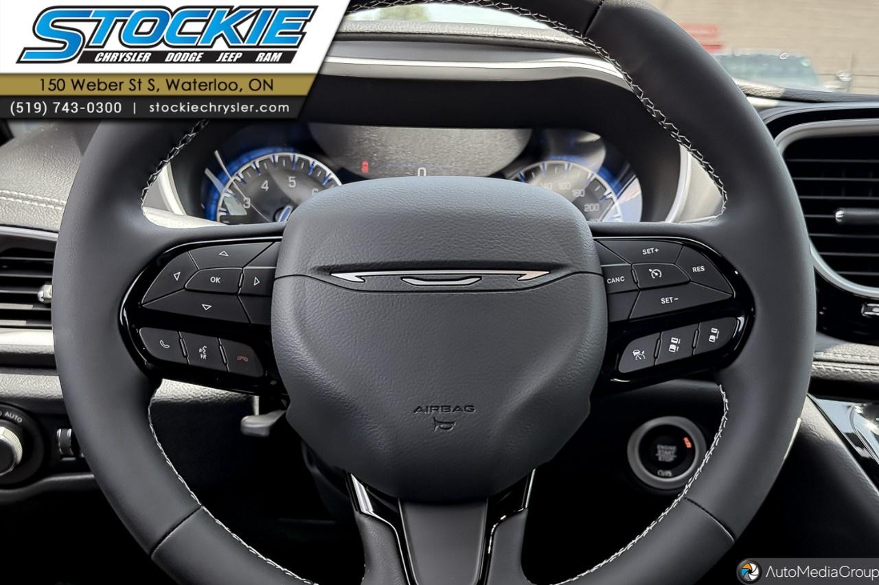2027 Chrysler Pacifica Select AWD Photo