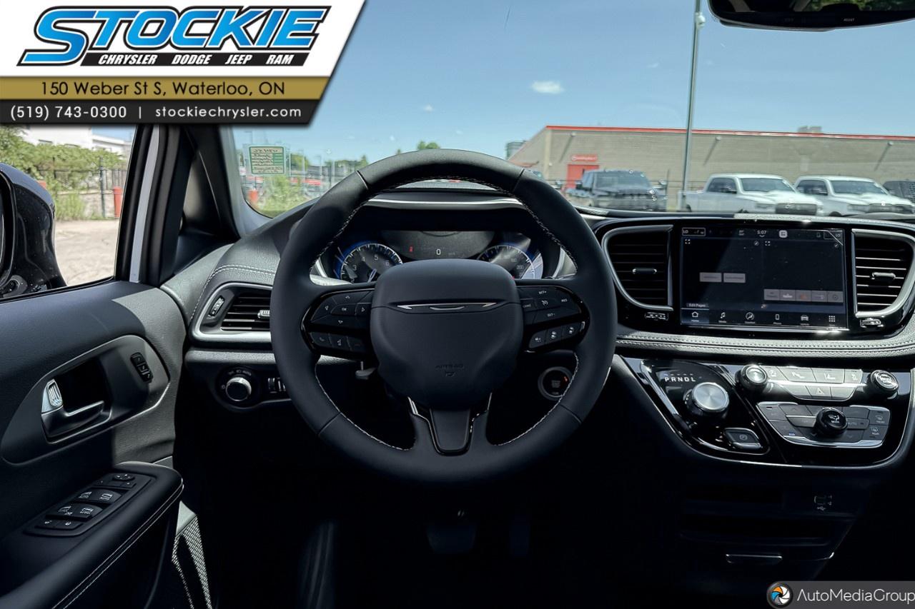 2027 Chrysler Pacifica Select AWD Photo