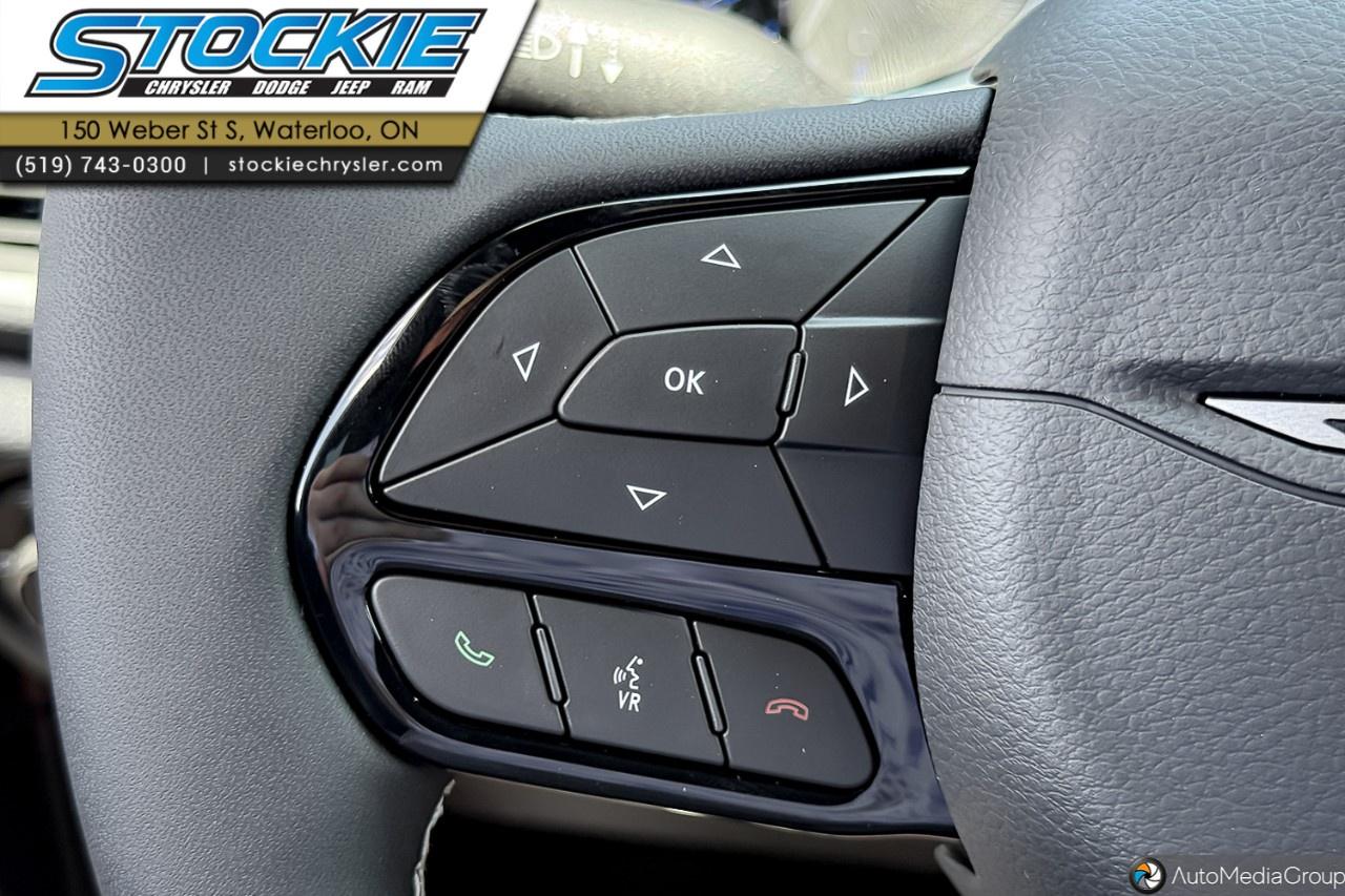 2027 Chrysler Pacifica Select AWD Photo