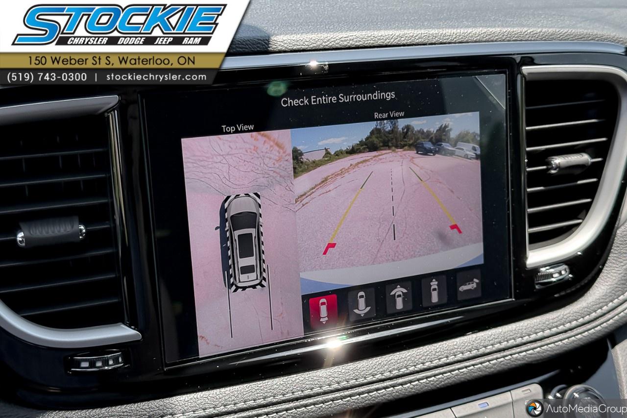 2027 Chrysler Pacifica Select AWD Photo