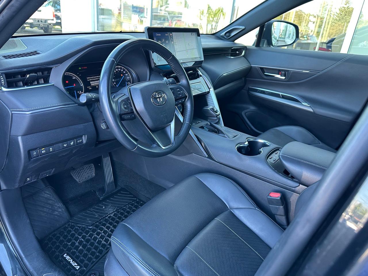2022 Toyota Venza XLE-NEW TIRES+BRAKES! Photo