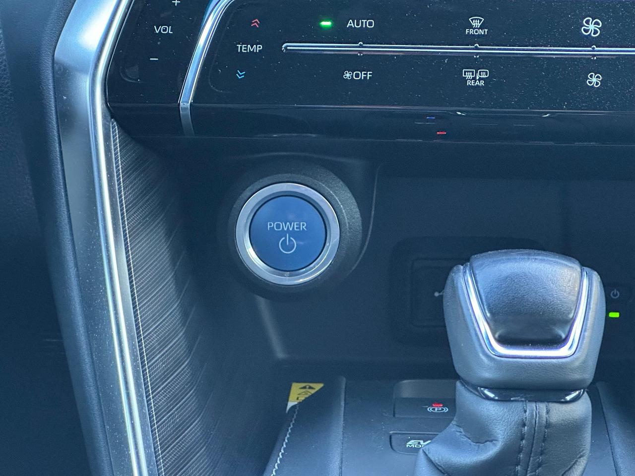 2022 Toyota Venza XLE-NEW TIRES+BRAKES! Photo