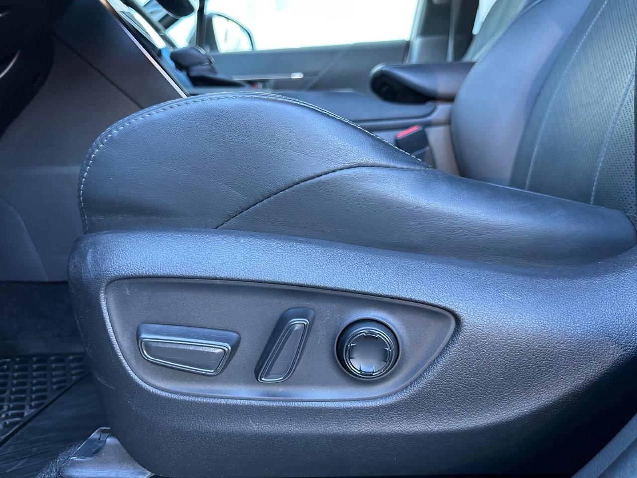 2022 Toyota Venza XLE-NEW TIRES+BRAKES! Photo
