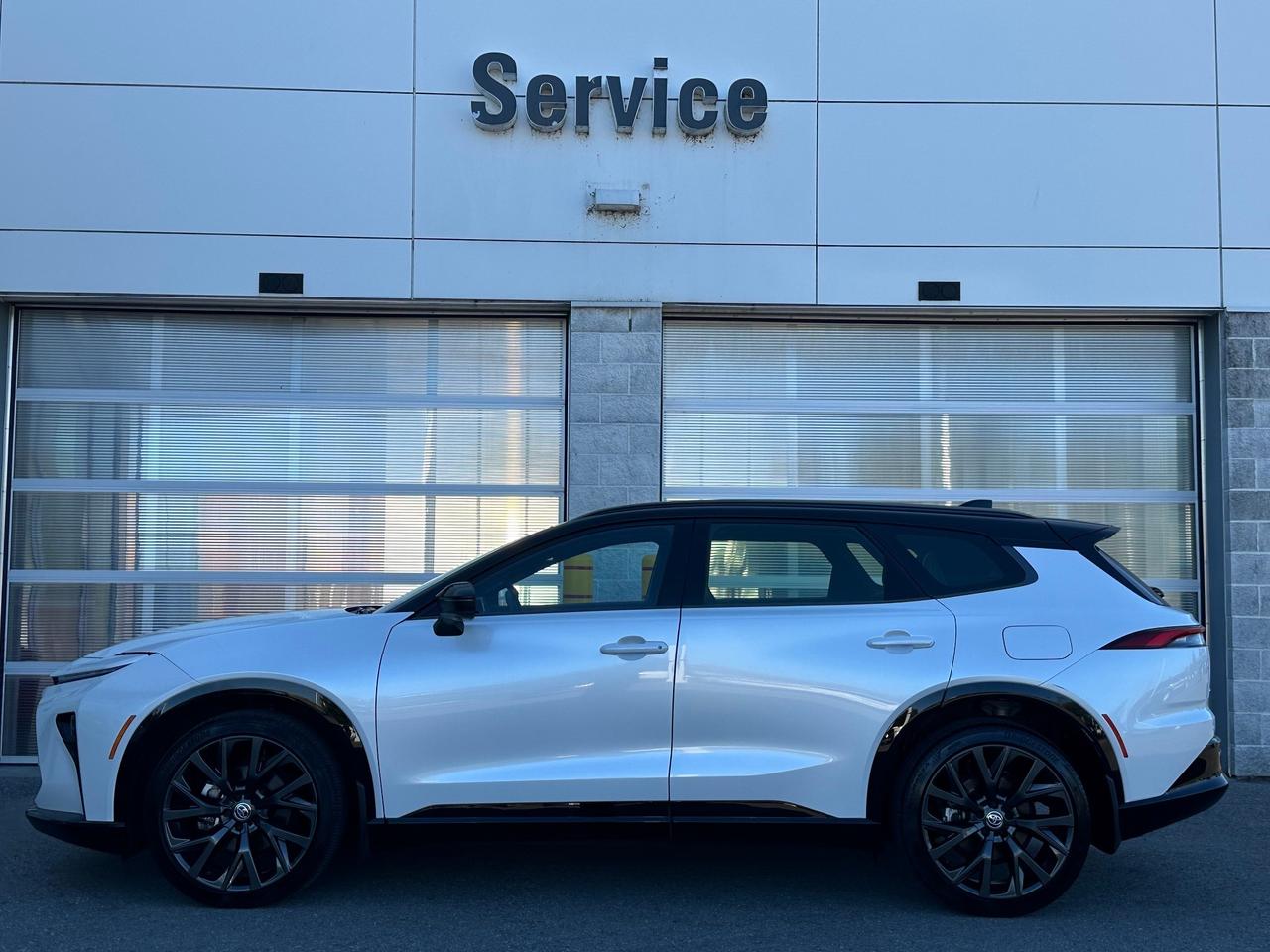 2025 Toyota Crown Signia Limited LIMITED ADVANCED TECH! Photo