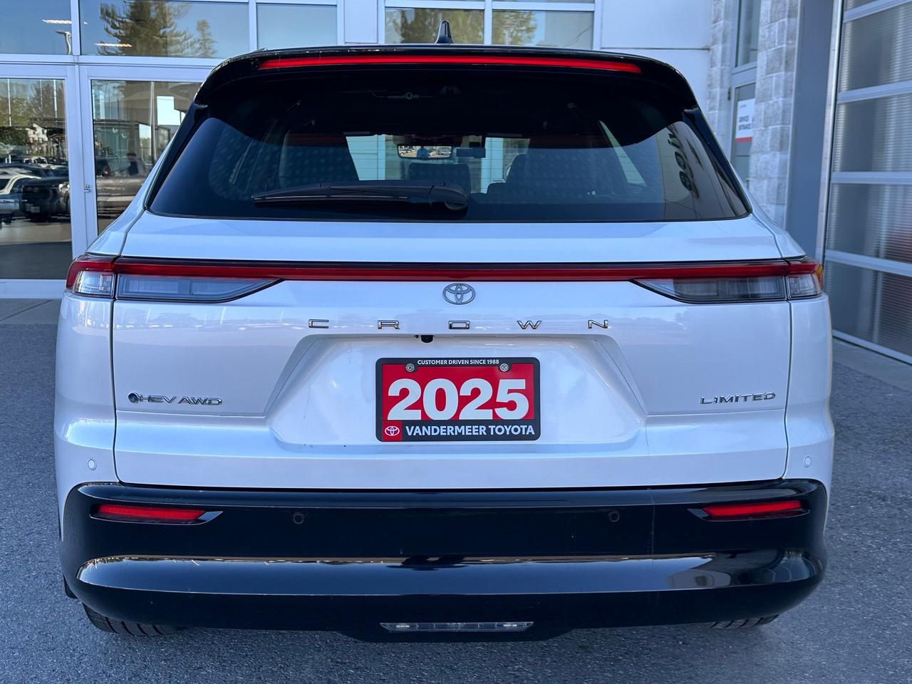 2025 Toyota Crown Signia Limited LIMITED ADVANCED TECH! Photo