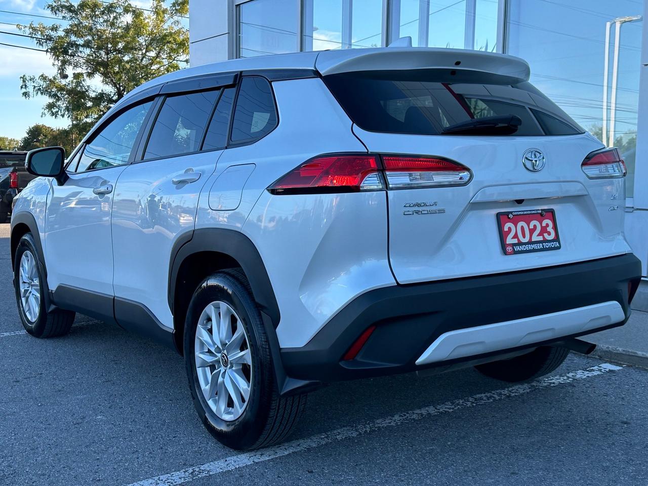 2023 Toyota Corolla Cross LE AWD! Photo4