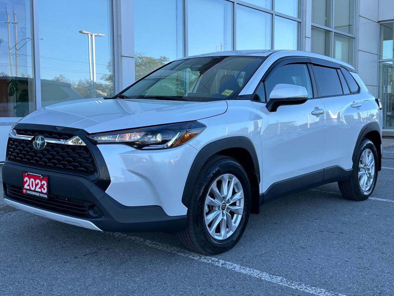 2023 Toyota Corolla Cross LE AWD! Photo