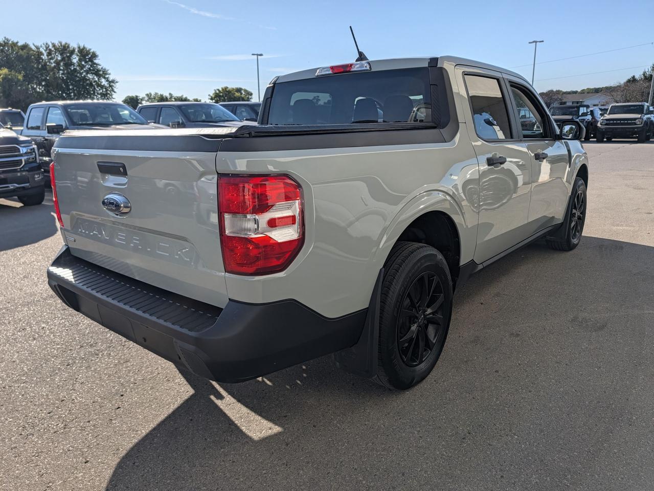 2024 Ford Maverick XL FWD SUPERCREW Photo3