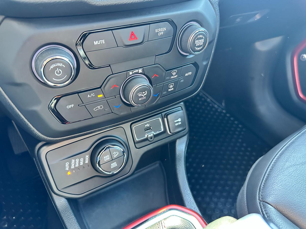 2018 Jeep Renegade Trailhawk4X4 Heated Leather PanoRoof NAV XM RvCam Photo