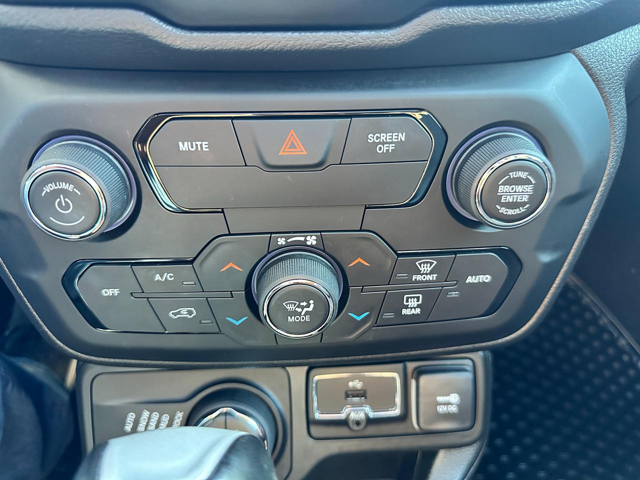 2018 Jeep Renegade Trailhawk4X4 Heated Leather PanoRoof NAV XM RvCam Photo