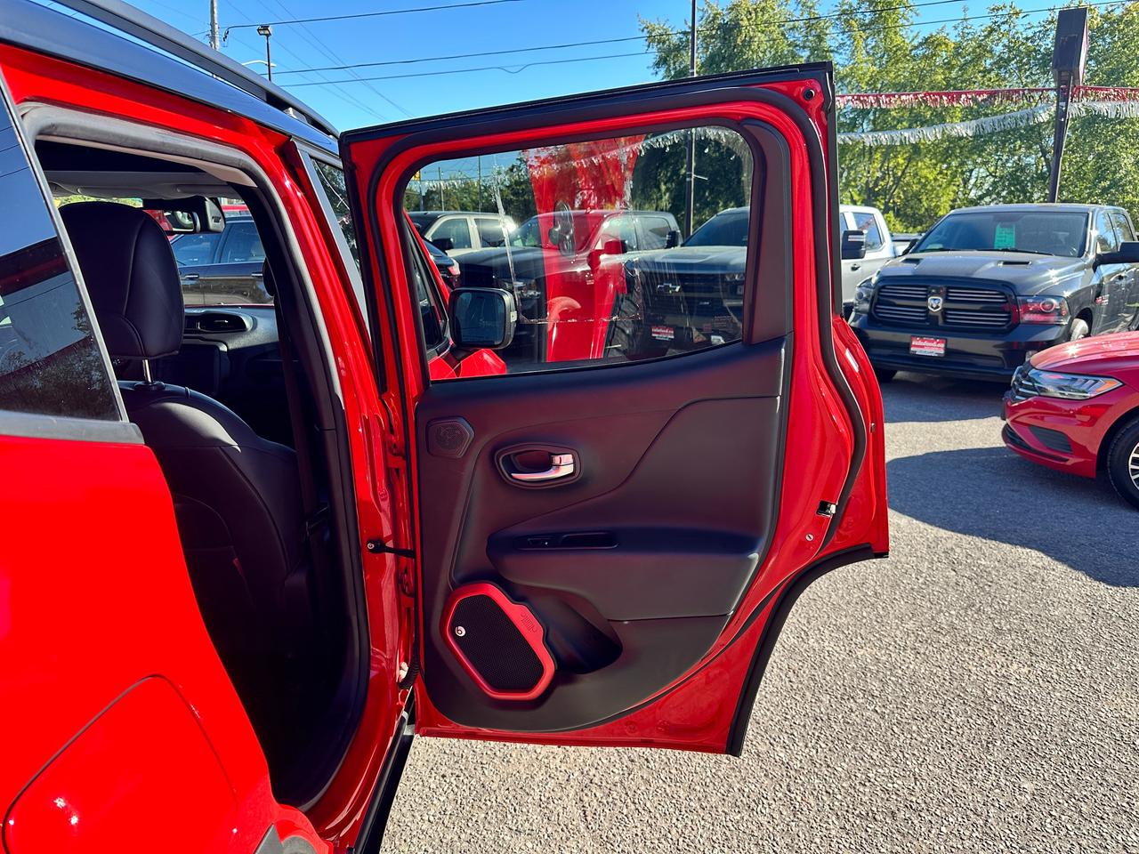 2018 Jeep Renegade Trailhawk4X4 Heated Leather PanoRoof NAV XM RvCam Photo
