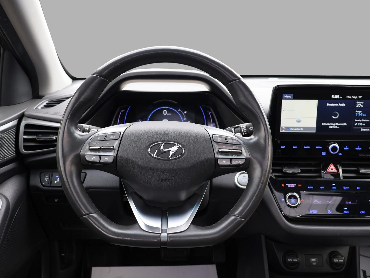 2020 Hyundai IONIQ Electric ULTIMATE *ACCIDENT FREE*1 OWNER* CAMERA NAV BLUETOOTH LEATHER HEATED SEATS SUNROOF CRUISE ALLOYS Photo