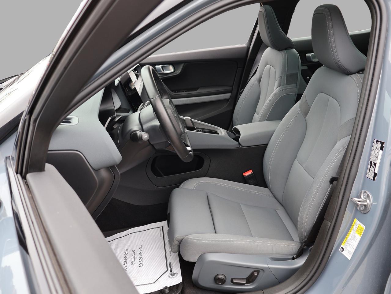 2022 Polestar 2 LONG RANGE DUAL MOTOR AWD *SERVICE RECORDS* CAMERA NAV BLUETOOTH HEATED SEATS CRUSE ALLOYS Photo