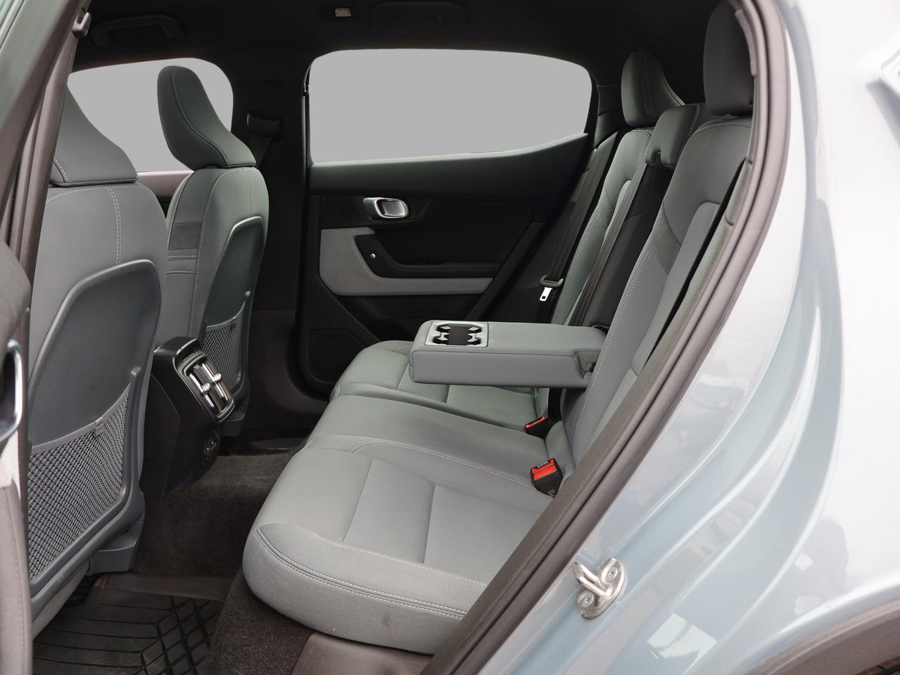 2022 Polestar 2 LONG RANGE DUAL MOTOR AWD *SERVICE RECORDS* CAMERA NAV BLUETOOTH HEATED SEATS CRUSE ALLOYS Photo