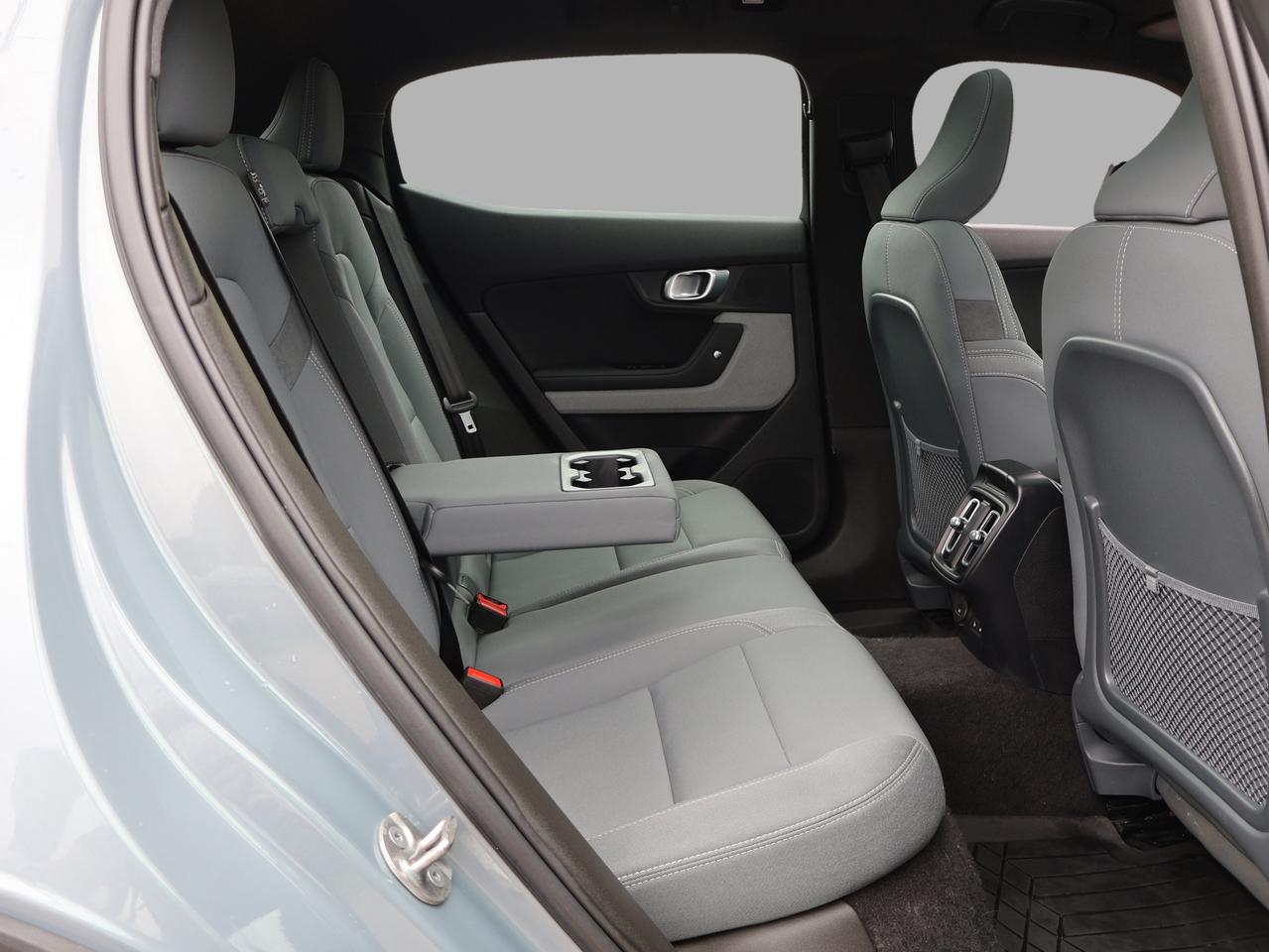 2022 Polestar 2 LONG RANGE DUAL MOTOR AWD *SERVICE RECORDS* CAMERA NAV BLUETOOTH HEATED SEATS CRUSE ALLOYS Photo