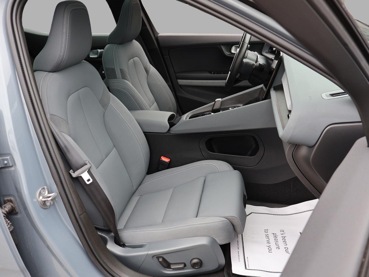 2022 Polestar 2 LONG RANGE DUAL MOTOR AWD *SERVICE RECORDS* CAMERA NAV BLUETOOTH HEATED SEATS CRUSE ALLOYS Photo