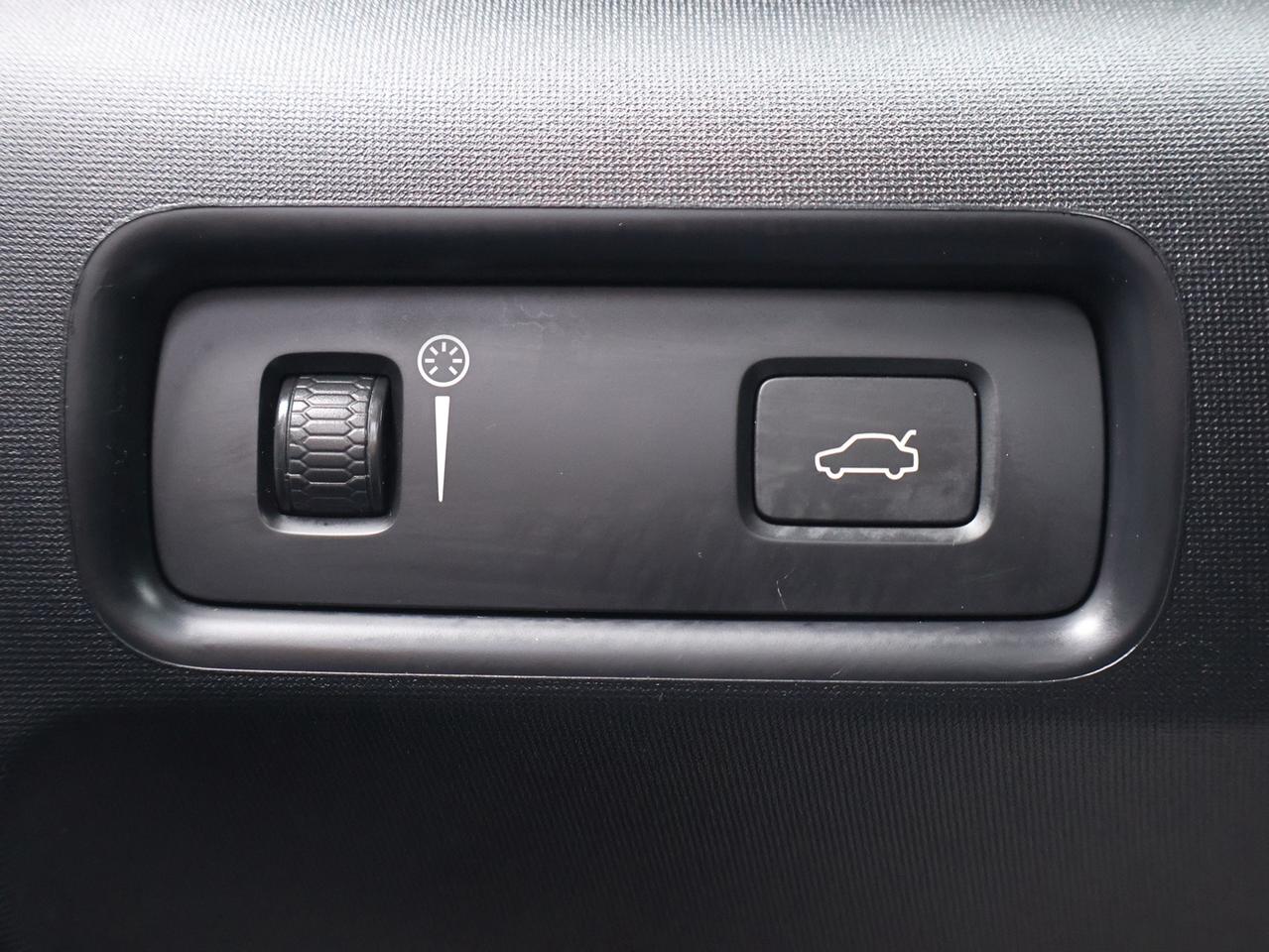 2022 Polestar 2 LONG RANGE DUAL MOTOR AWD *SERVICE RECORDS* CAMERA NAV BLUETOOTH HEATED SEATS CRUSE ALLOYS Photo