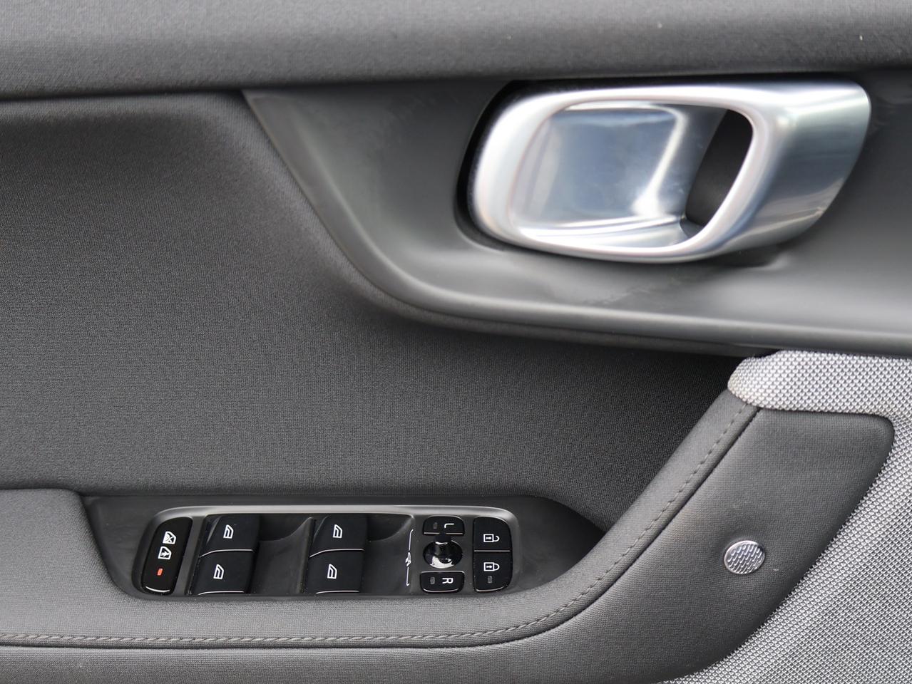 2022 Polestar 2 LONG RANGE DUAL MOTOR AWD *SERVICE RECORDS* CAMERA NAV BLUETOOTH HEATED SEATS CRUSE ALLOYS Photo