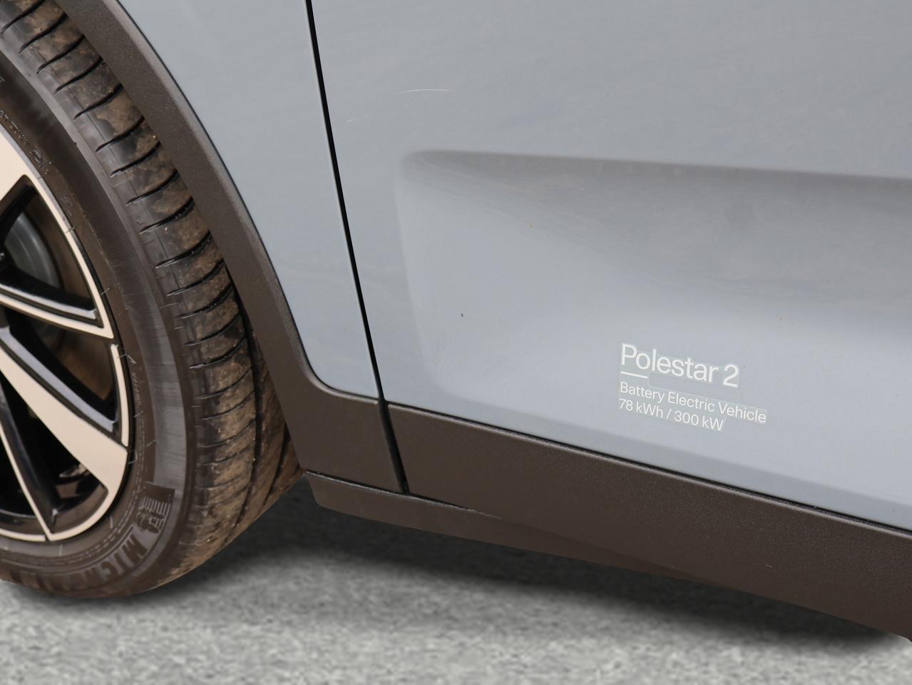 2022 Polestar 2 LONG RANGE DUAL MOTOR AWD *SERVICE RECORDS* CAMERA NAV BLUETOOTH HEATED SEATS CRUSE ALLOYS Photo