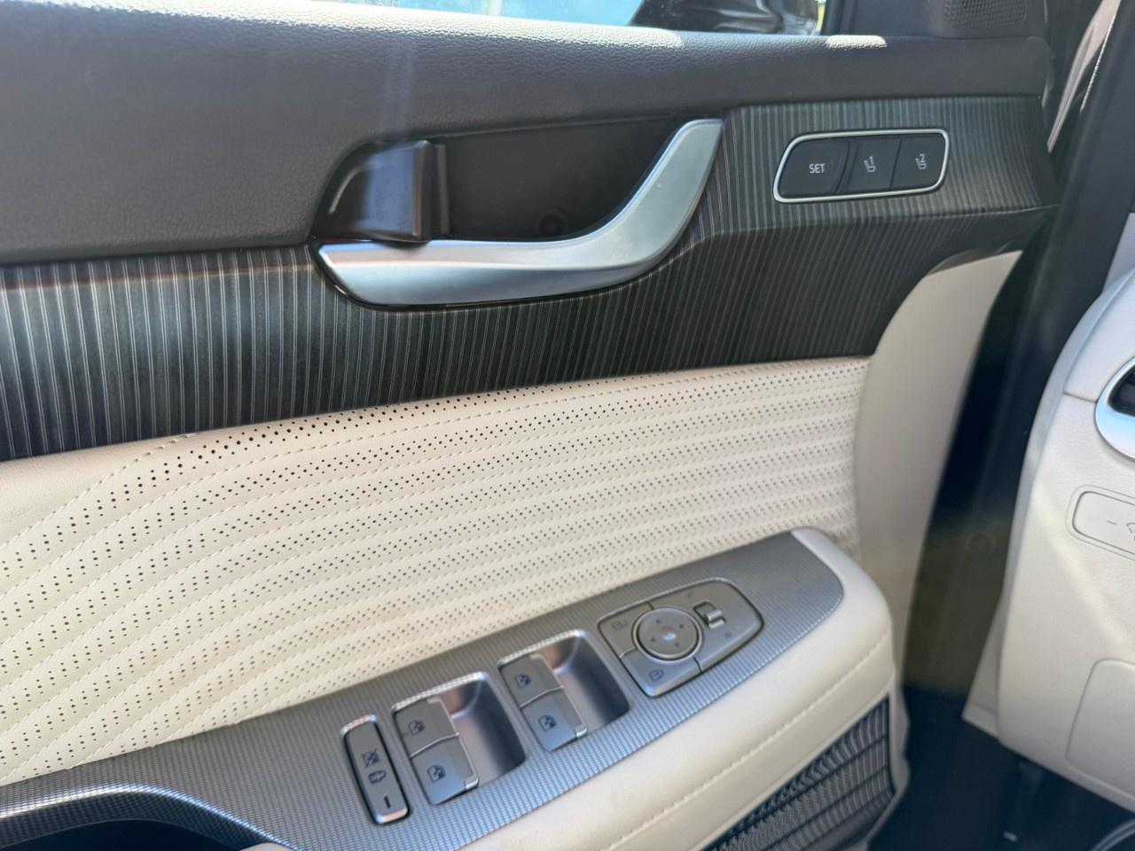 2025 Hyundai PALISADE Ultimate Calligraphy w/Beige 7-Passenger AWD Photo