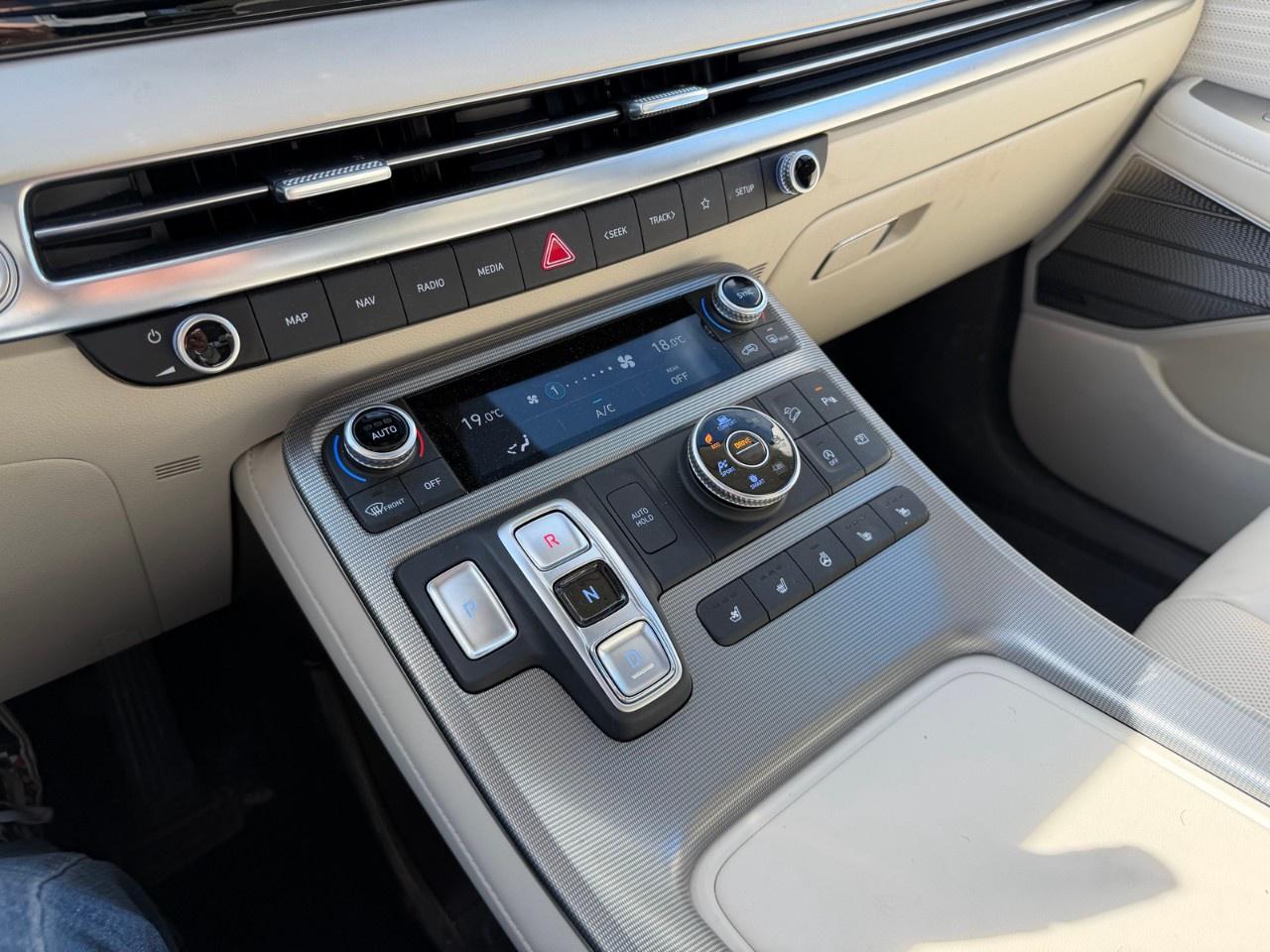 2025 Hyundai PALISADE Ultimate Calligraphy w/Beige 7-Passenger AWD Photo