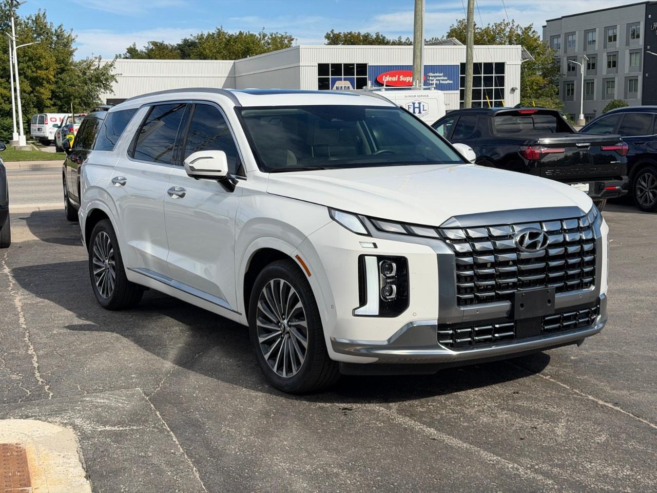 2025 Hyundai PALISADE Ultimate Calligraphy w/Beige 7-Passenger AWD Photo
