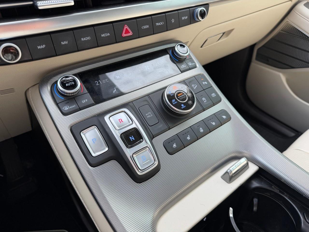 2025 Hyundai PALISADE Ultimate Calligraphy w/Beige 7-Passenger AWD Photo