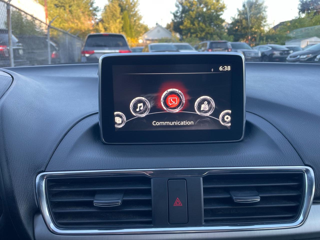 2015 Mazda MAZDA3 GT *HEADSUP DISPLAY, BACKUP CAM, NAV, HEATED SEAT* Photo