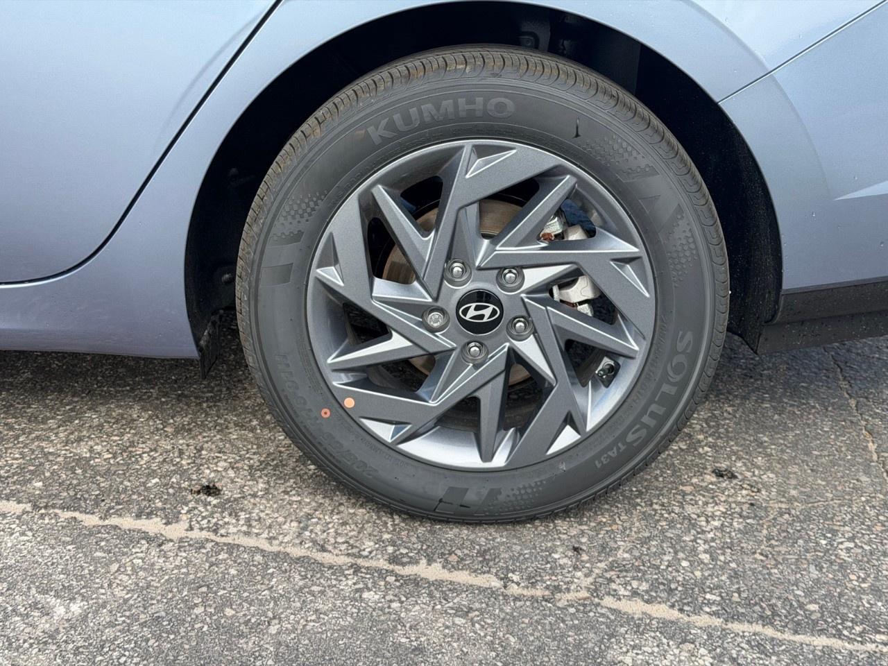 2026 Hyundai Elantra Preferred IVT Photo4
