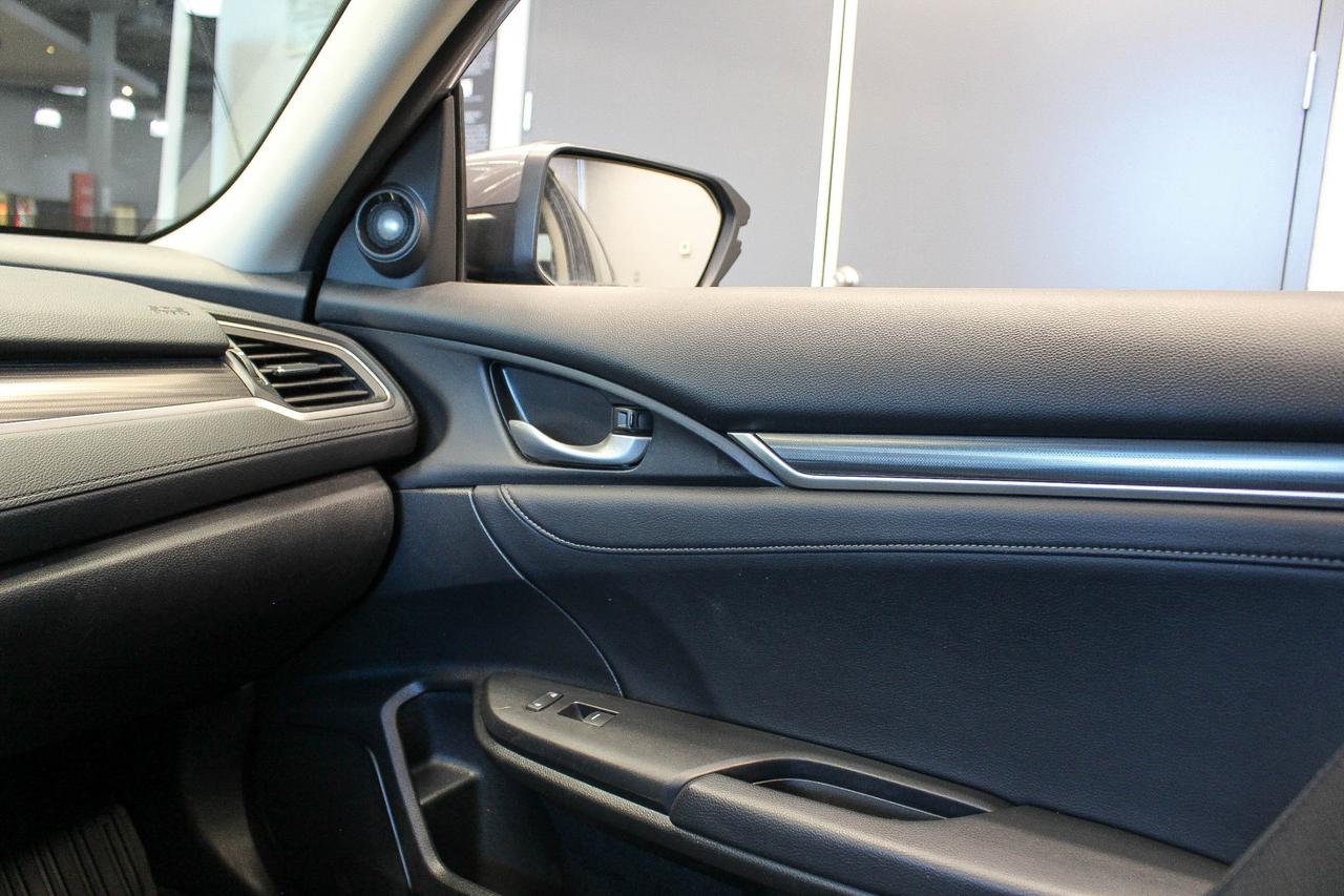 2020 Honda Civic Touring LEATHER SEATS - NAVIGATION - ADAPTIVE CRUISE CONTROL Photo