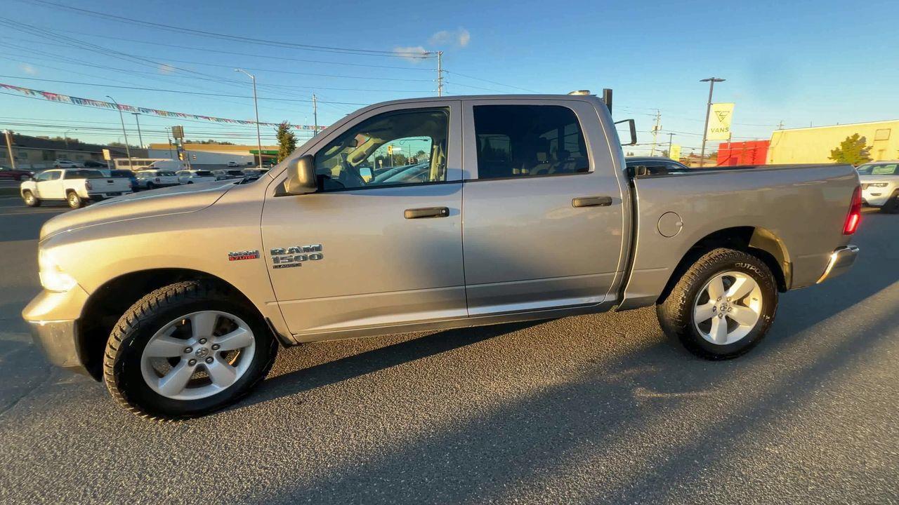 2023 RAM 1500 Classic SLT PREVIOUS DAILY RENTAL, 6 PASSENGER, 4X4, CRUISE CONTROL, SIRIUS XM, BACK UP CAM!! Photo