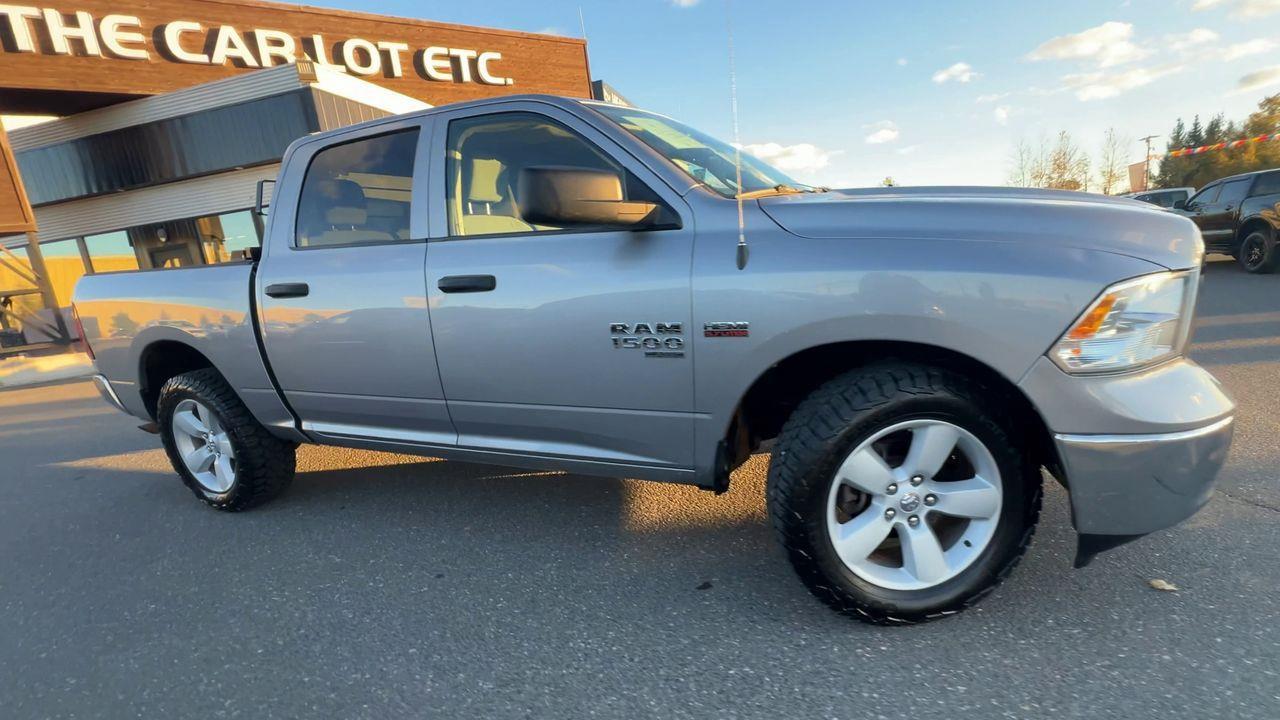 2023 RAM 1500 Classic SLT PREVIOUS DAILY RENTAL, 6 PASSENGER, 4X4, CRUISE CONTROL, SIRIUS XM, BACK UP CAM!! Photo1